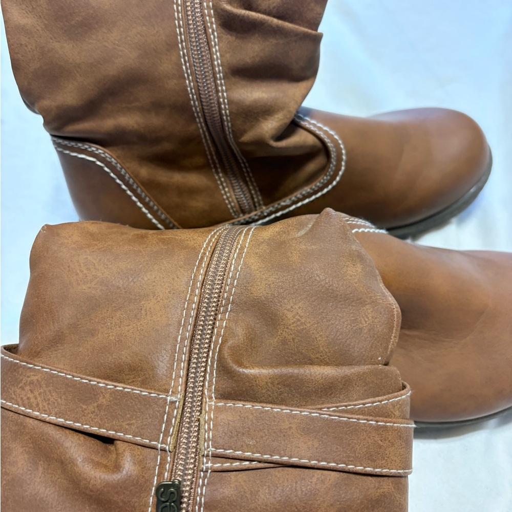 Totes Brown Boots with Strap Detail - Picture 4 of 9